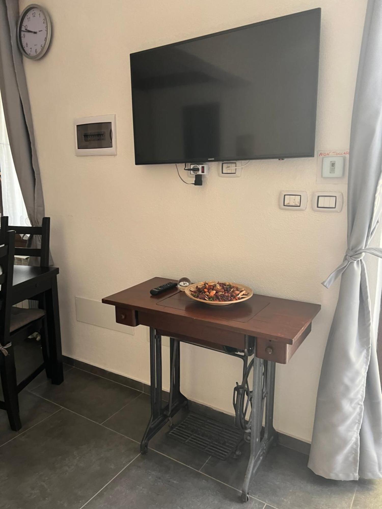 Free ParkingAppartamento Angolo Di Relax!!! 리볼리 외부 사진